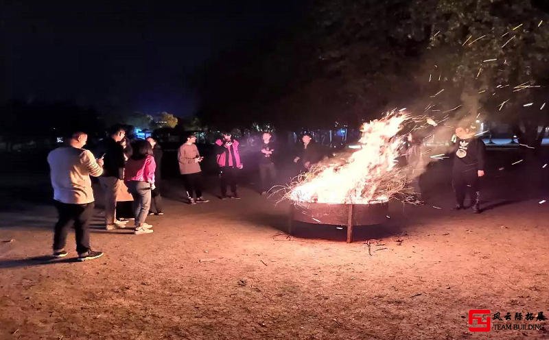 蘇州太湖牛仔風(fēng)情度假村團(tuán)建活動篝火晚會