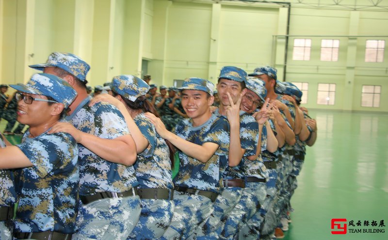 軍訓(xùn)心得體會(huì)-操場(chǎng)上的那抹紅